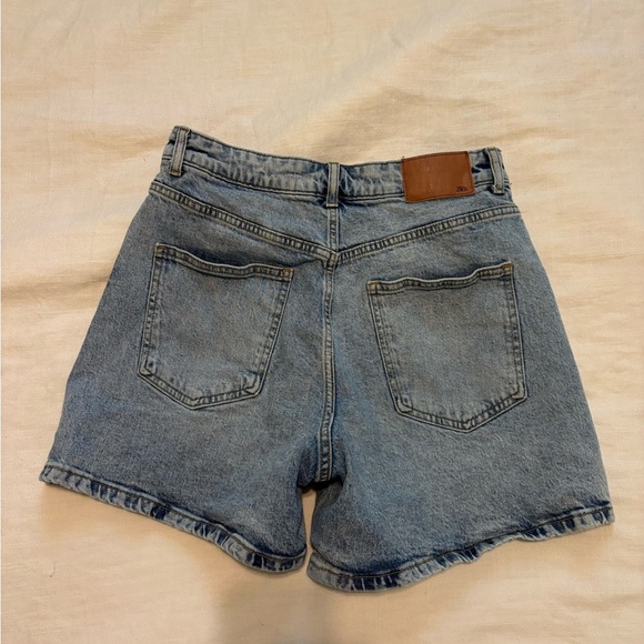 Zara Light Wash High Waisted Dad Shorts Size 8 - Picture 5 of 5